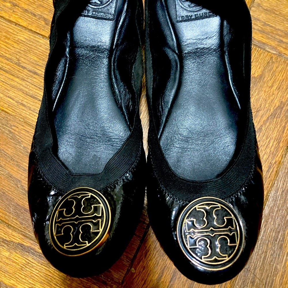 Tory Burch black flat shoes